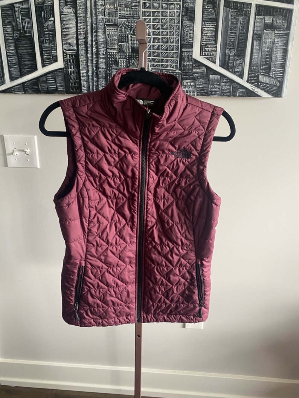 Like New! The North Face Quilted Vest Wine Small